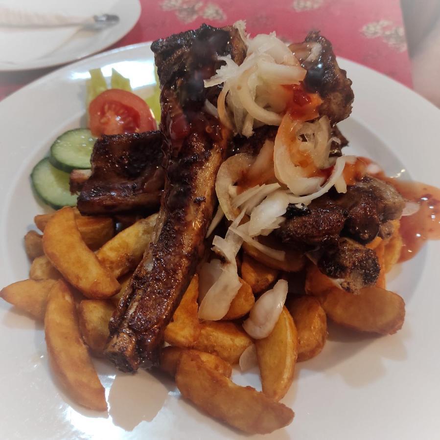 Lesni Restaurace Harrachovka Hotel Tábor Eksteriør billede