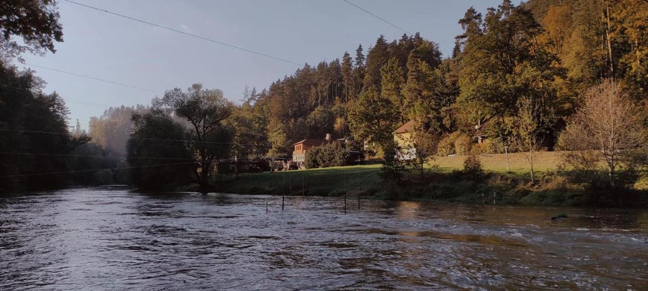 Lesni Restaurace Harrachovka Hotel Tábor Eksteriør billede